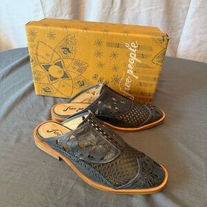 Free People Paramount Slip-On Black Leather Mules Size 9 (eu 39)– NIB